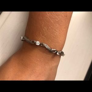 Elegant tennis bracelet